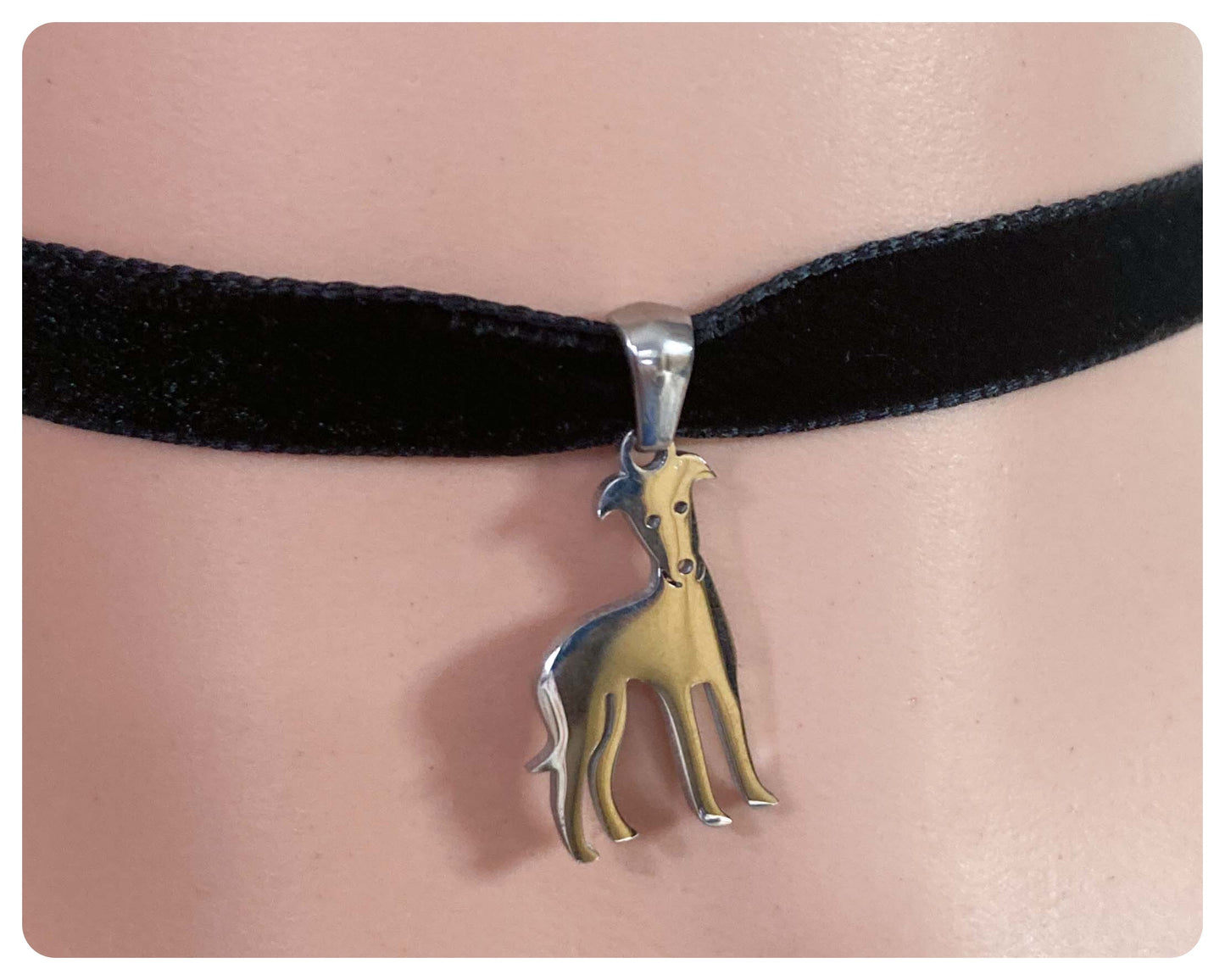 SILVER GREYHOUND WHIPPET SIGHTHOUND LURCHER STAINLESS STEEL CHARM BLACK VELVET CHOKER NECKLACE KEEPSAKE GIFT