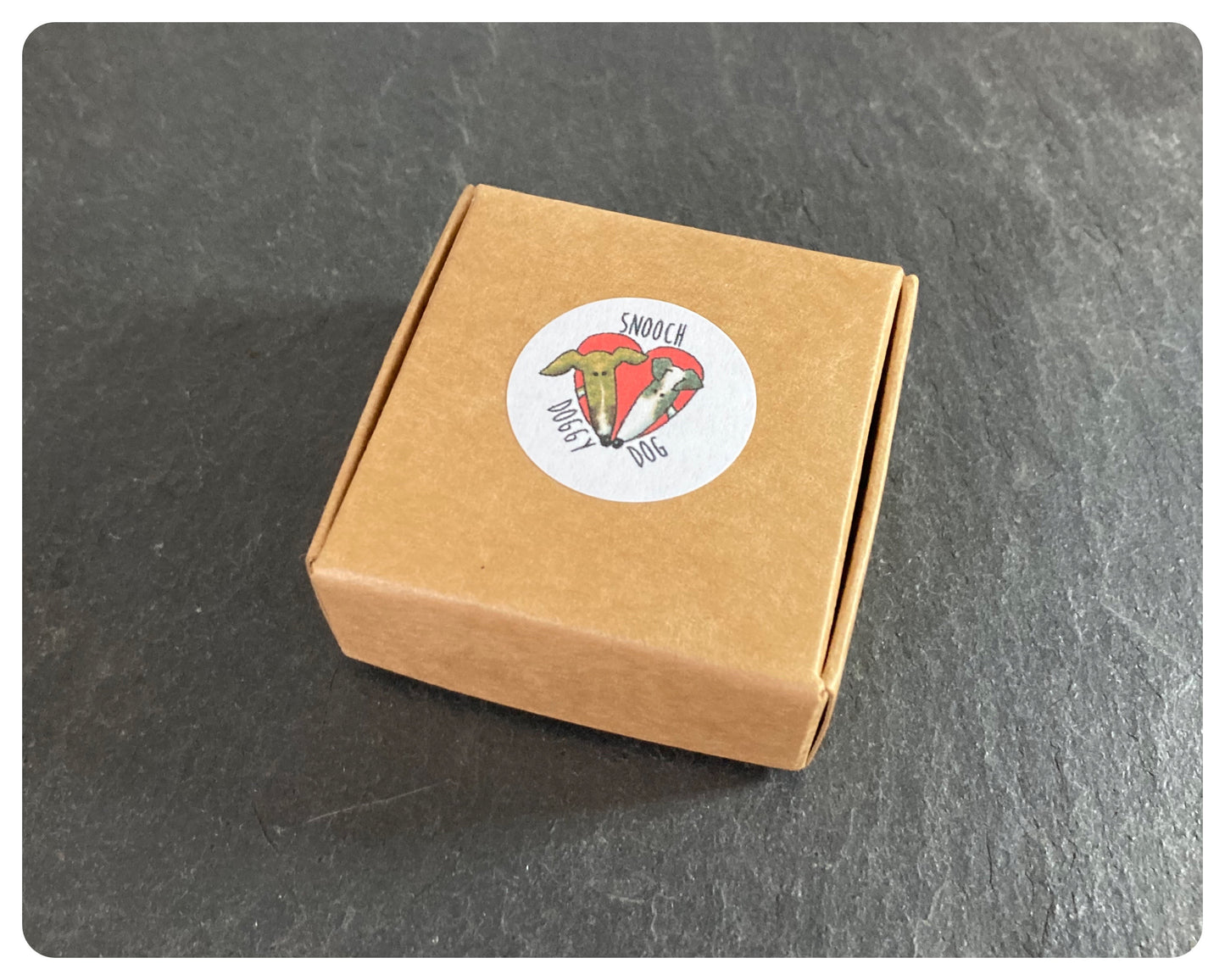 SILVER STAINLESS STEEL GREYHOUND WHIPPET SIGHTHOUND LURCHER CHARM NECKLACE CHAIN & TINY CUTE STUD EARRINGS SET KEEPSAKE GIFT